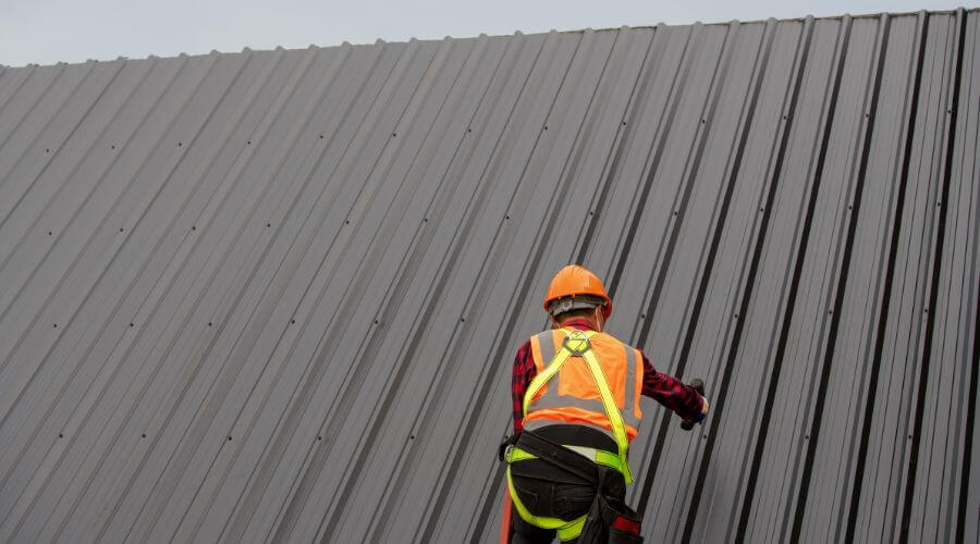 Professional gutter cleaning in Lampe, MO